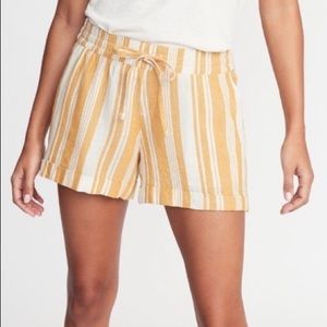 Old Navy linen shorts with pockets.